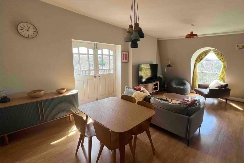 Appartamento Peaceful Bright City Hide Away With Parking Londra