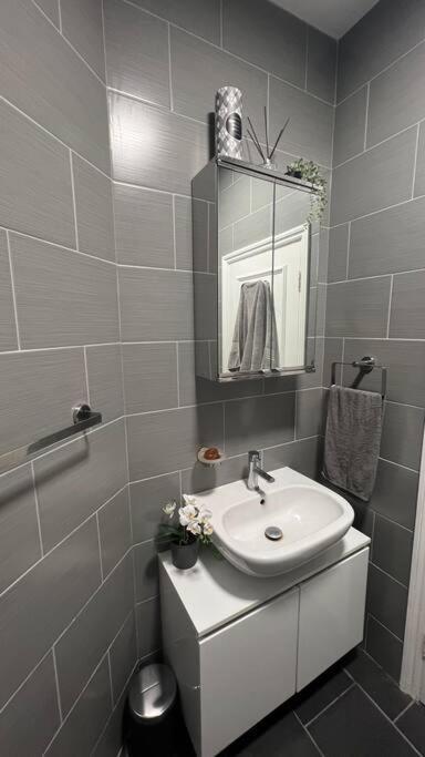 Appartamento Peaceful Bright City Hide Away With Parking