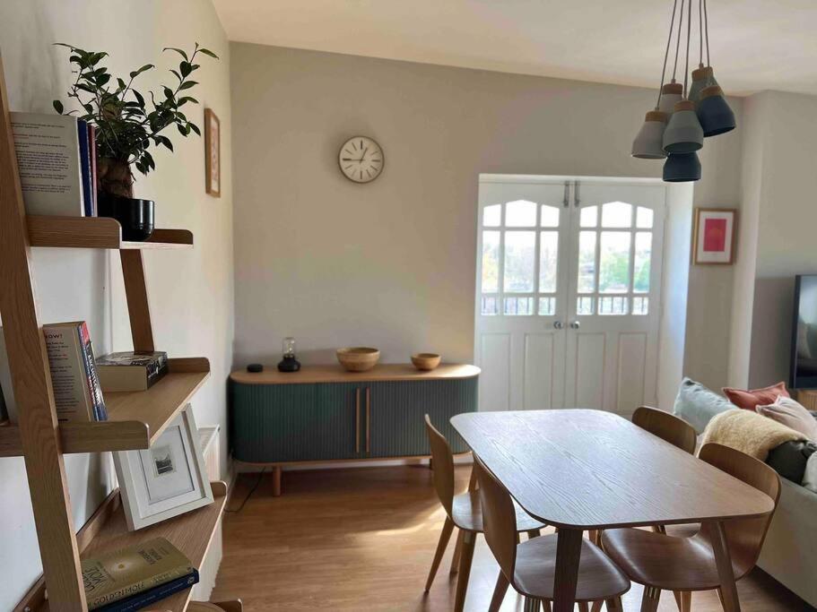 Appartamento Peaceful Bright City Hide Away With Parking Londra