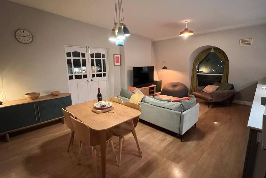 Appartamento Peaceful Bright City Hide Away With Parking Londra