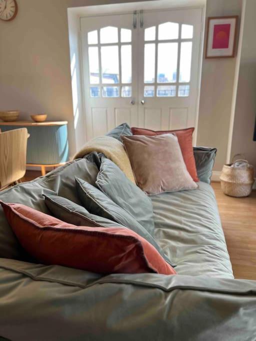 Peaceful Bright City Hide Away With Parking Appartamento Londra