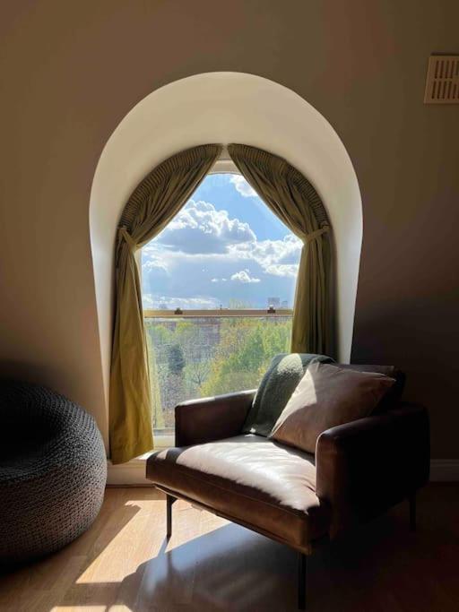 Peaceful Bright City Hide Away With Parking Appartamento Londra