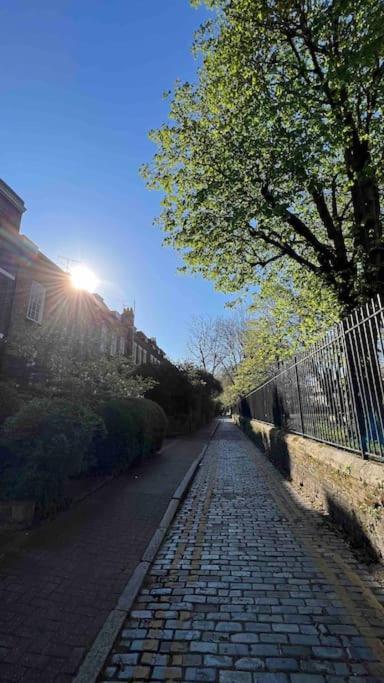 Peaceful Bright City Hide Away With Parking * Londra
