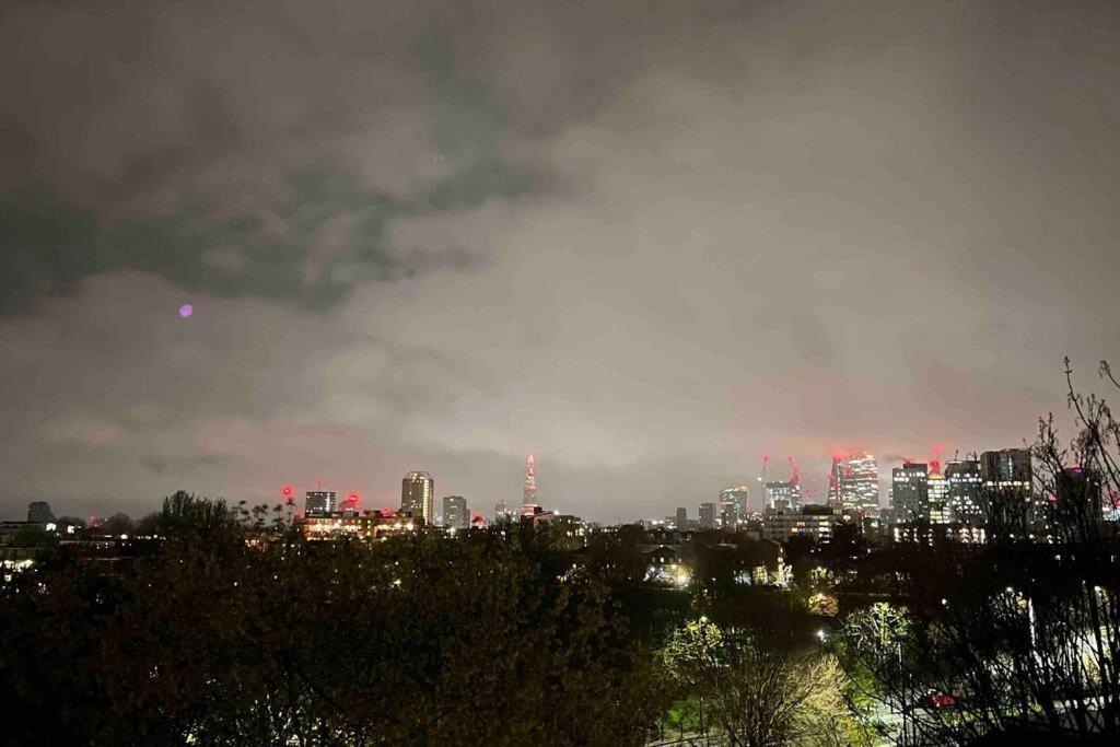 Peaceful Bright City Hide Away With Parking Appartamento Londra